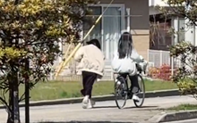 DHS đang đi đường thì bắt gặp "cảnh tượng lạ", liên quan đến một việc bình thường ở Việt Nam nhưng bị cấm tại Nhật