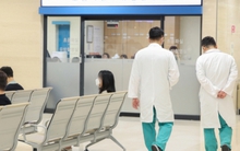 Cuộc chiến chưa kết thúc: 12.000 bác sĩ Hàn Quốc đình công tiếp tục đối mặt với khó khăn mới, khủng hoảng y tế toàn quốc rơi vào bế tắc