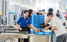 Nỗ lực tìm giải pháp hạ nhiệt giá vé máy bay