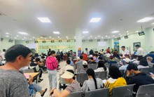 Mỗi sáng đầu tuần, văn phòng đất đai, công chứng phía Nam lại chật kín người