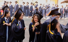 Bế giảng tại ngôi trường 111 năm tuổi, lâu đời bậc nhất Việt Nam: Lễ phục tốt nghiệp không thể ý nghĩa hơn!