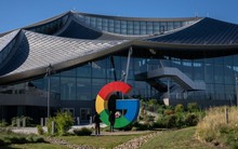 Google lặp lại nỗi sợ 13 năm trước: Hoảng loạn làm AI, cho rằng bất kỳ dự án nào liên quan đến trí tuệ nhân tạo cũng đều 'rất tuyệt'