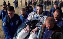 Để giữ gìn sức khỏe khi công tác trên Mặt Trăng, phi hành gia có thể sử dụng Bức tường Tử thần