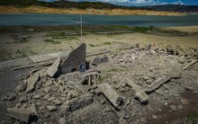 Thị trấn trăm năm tuổi lộ diện khi con đập Philippines cạn nước do hạn hán