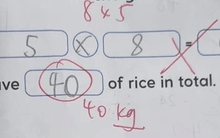 Con làm phép tính "5×8=40" bị gạch sai, nhìn đáp án cô giáo sửa mà người mẹ sốc nặng: "Tôi sẽ báo lên ban giám hiệu!"