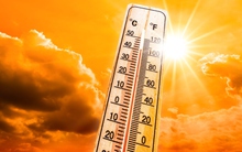 Tại sao vùng xích đạo nhận nhiều nắng nhất nhưng không phải là nơi nóng nhất?