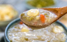 Nấu món chè này ăn thường xuyên trong mùa hè sẽ có tác dụng thanh nhiệt, thải độc và tốt hơn nhiều so với trà sữa