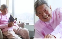 Cụ ông 83 tuổi bán hết tài sản, “sống qua ngày” trong phòng khách sạn view biển: Thuê 8 người phục vụ 24/7, không con cái vẫn hài lòng