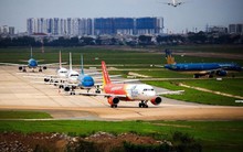 Giá vé máy bay tăng cao: Người dân, doanh nghiệp kêu trời