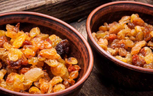 Loại trái cây sấy khô có vị ngọt đậm nhưng lại tốt cho răng miệng, giúp hạ huyết áp, ngừa bệnh mãn tính