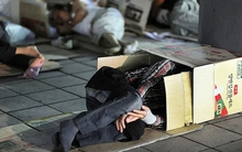 Lấy chồng Hàn Quốc bị thiểu năng trí tuệ, người phụ nữ Việt liên tục bị mẹ chồng hành hạ, phải ở gầm cầu suốt 5 năm: "Tôi muốn sống gần con"