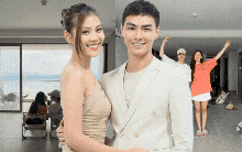 Cặp "tiên đồng ngọc nữ" quen nhau năm 13 tuổi: Từ tay trắng đến mái nhà chung bạc tỷ, năng lượng tình yêu là đây