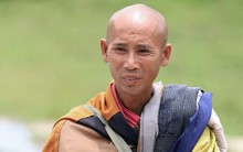 Clip: Ông Thích Minh Tuệ đến nhận Căn cước công dân tại cơ quan công an