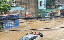 Hà Giang chìm trong biển nước, 2 bố con bị lũ cuốn trôi
