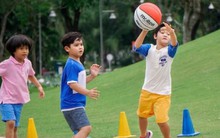 Trông con nghỉ hè, nhiều bố mẹ toát mồ hôi, 'chiến tranh lạnh' cả tuần