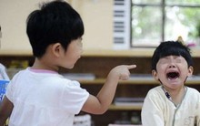 Khi trẻ bị bắt nạt ở trường, cha mẹ đừng chỉ dạy con “nói với giáo viên” mà hãy áp dụng 3 điều này