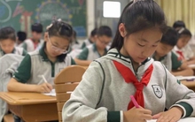 Những đứa trẻ lớn lên kiếm tiền giỏi đều có 3 đặc điểm này, giáo viên chủ nhiệm 30 năm nói: Không liên quan gì đến điểm số của chúng!