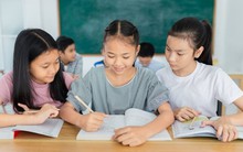 Con nghỉ hè, phụ huynh đăng ký đủ loại lớp học thêm cho 'nhàn thân'