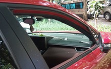 Gần chục xe ôtô để ở khu đô thị bị đập kính