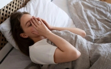 Tự đưa mình vào tròng để chị dâu dắt mũi, đến lúc mẹ chồng qua đời, tài sản thừa kế thì chị "ăn tất": 200 triệu uất hận