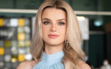 Cận nhan sắc búp bê của đương kim Miss World 2024 khi đến Việt Nam