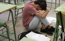 Nhiều học sinh TP.HCM nháo nhào lo không đủ điểm đỗ trường mơ ước, thầy giáo động viên bằng vài câu hút tranh luận