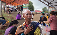 Người dân đua nhau dựng rạp, mở quán gần nhà rồi tung tin ông Thích Minh Tuệ xuất hiện, hàng trăm người đổ về túc trực nhiều ngày