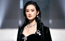 Tái xuất sàn diễn sau khi du học Úc, Hoa hậu Ý Nhi đã được giao ngay vai trò quan trọng, sánh bước cùng Nam vương Thế giới 2019