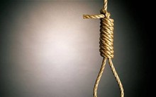 Một giáo viên tử vong trong tư thế treo cổ tại nhà riêng