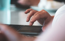 Kỹ sư cloud bị sa thải nhưng không trả máy tính, một ngân hàng bị xóa kho mã nguồn