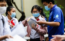 Trong khi nhiều học sinh lo sốt vó vì sợ trượt lớp 10 công lập, vẫn có loạt trường chỉ "tàng tàng" 3,5 điểm/môn cũng trúng tuyển