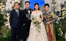 Đám cưới hào môn Midu - Minh Đạt: Cô dâu xinh xắn lộ diện bên mẹ chồng quyền lực, visual chú rể quá đỉnh!