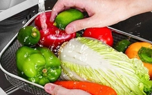 5 sai lầm khiến rau củ quả càng rửa càng bẩn, thất thoát dinh dưỡng và chất độc hại ngấm sâu hơn