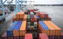 Giá cước vận tải biển tăng chóng mặt từng ngày, 'cơn ác mộng' nghẽn cảng thời Covid đang quay trở lại khiến nhiều doanh nghiệp lao đao