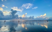 Phát hiện "bãi biển vô cực" cách Hà Nội hơn 100km: Du khách không tắm biển mà có hoạt động hoàn toàn khác