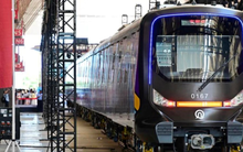 Trung Quốc 'gây sốc' khi ra mắt tàu điện ngầm siêu tốc làm bằng sợi carbon đầu tiên trên thế giới: Không cần người lái, chạy như bay với vận tốc 140 km/h