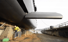 Bí ẩn về những cánh sắt giống như cánh máy bay được lắp đặt ở hai bên của con tàu lớn!