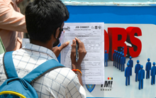 Đằng sau cơn sốt 'chen chân' vào cơ quan nhà nước của giới trẻ Ấn Độ