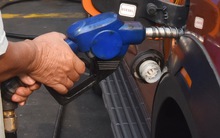 Thêm 2 thương nhân phân phối xăng dầu trả giấy phép