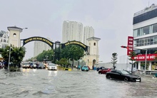 Chung cư gần trăm triệu mỗi m2, giá biệt thự tăng gấp 3 lần trong 4 năm nhưng nhà giàu loạt khu đô thị phía Tây vẫn "chật vật" trong biển nước tìm đường về nhà khi mưa lớn