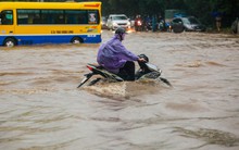 Làm gì khi xe máy bị ngập nước, chết máy vào mùa mưa?