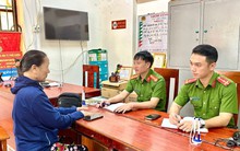 Dự tính đến ngân hàng chuyển gần 1 tỷ mua đất, người phụ nữ bất ngờ quay xe tới đồn công an báo án