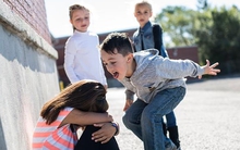 Cha mẹ thường nói 2 câu này, khả năng con bị bắt nạt tăng gấp đôi