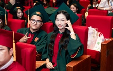 Ấn tượng khoảnh khắc tốt nghiệp của hơn 1.000 sinh viên, học viên, nghiên cứu sinh Trường Đại học Kinh tế - ĐHQGHN