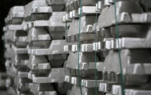 Bong bóng qua đi, giá nhôm lao dốc