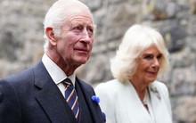 Vua Charles mong mỏi sum họp gia đình tại lâu đài Balmoral, riêng Harry và Meghan vẫn không được mời