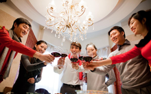 44 tuổi đi họp lớp, lớp trưởng tuyên bố bao toàn bộ 20 người, 3 ngày sau tôi nhận được cuộc gọi từ anh ta liền lập tức rời nhóm chat: Lòng dạ con người thật đáng sợ!