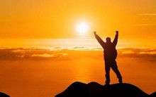 Tăng kịch trần 3 phiên liên tiếp, một cổ phiếu ngành hoá chất liên tục đưa cổ đông “lên đỉnh”, điều gì đang diễn ra? 