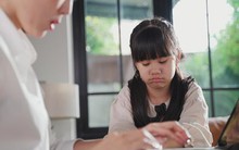 Nếu gia đình có 3 hành động này thì xin chia buồn: Không sửa kịp, tương lai con cái rất ảm đạm