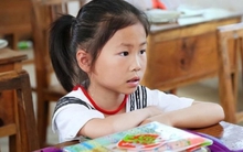 Theo dõi 68 đứa trẻ trong 20 năm, chuyên gia phát hiện: 1 yếu tố không ngờ khiến cha mẹ đẩy cuộc đời con cái vào "ngõ cụt"